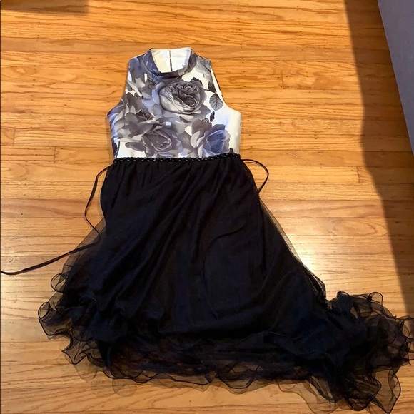 gorgeous black and white rose dress - Picture 3 of 3